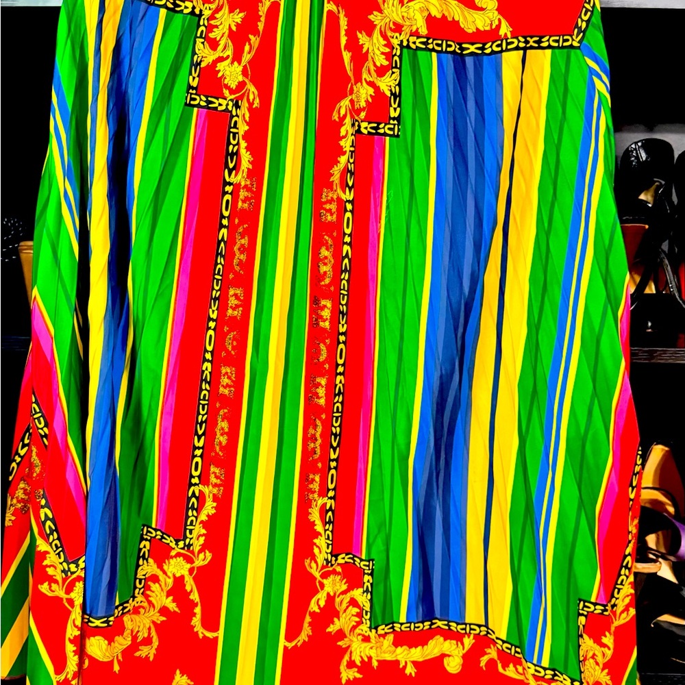 Very vibrant colors. New, never worn